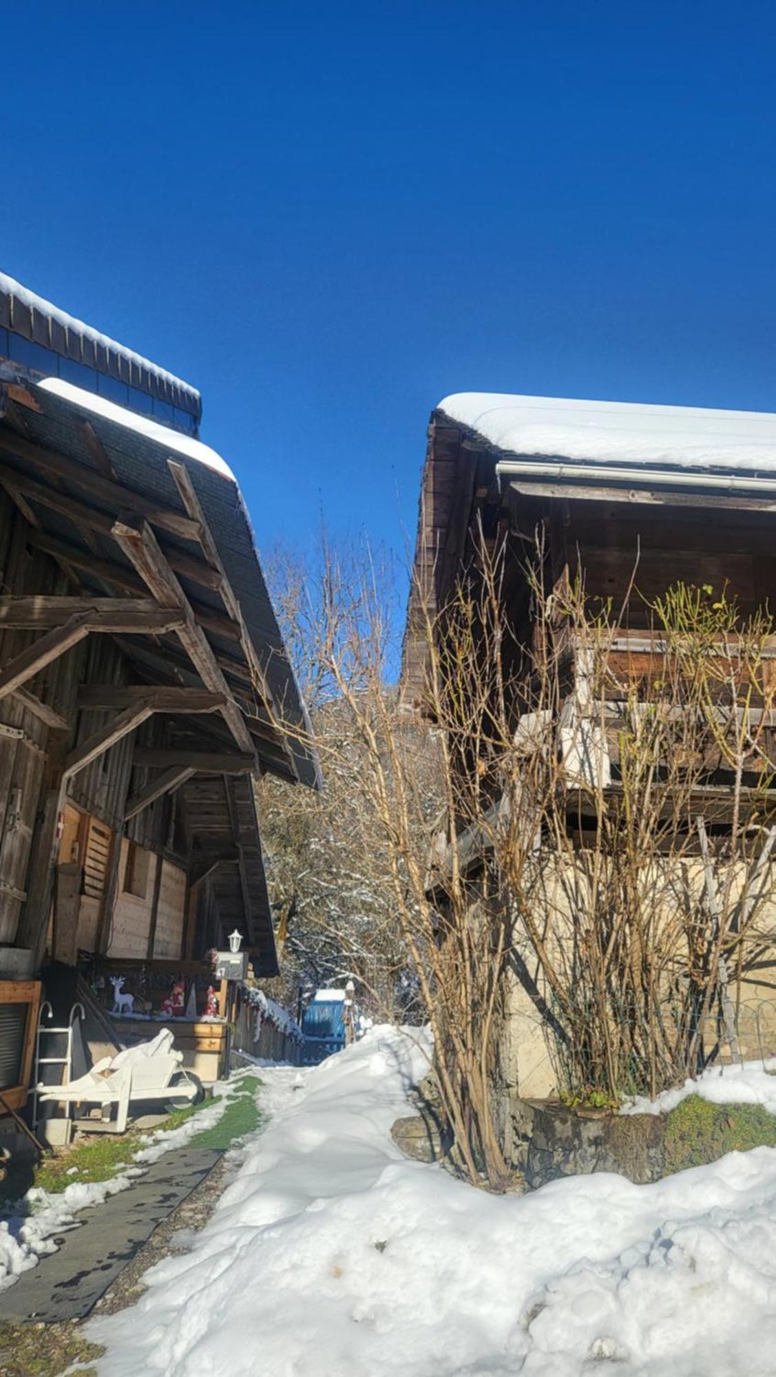 Le Nid Des Cerfs Bed & Breakfast Essert-Romand Exterior photo