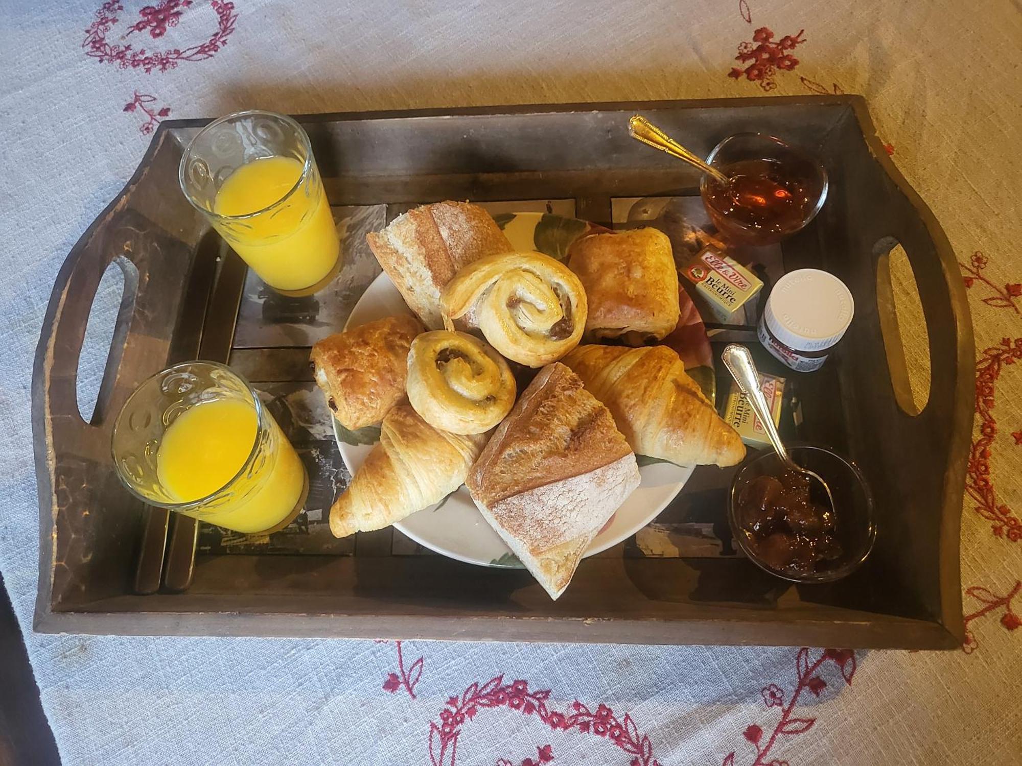 Le Nid Des Cerfs Bed & Breakfast Essert-Romand Exterior photo