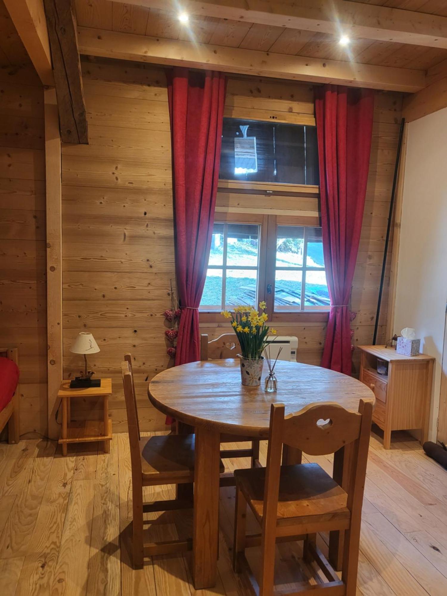 Le Nid Des Cerfs Bed & Breakfast Essert-Romand Exterior photo