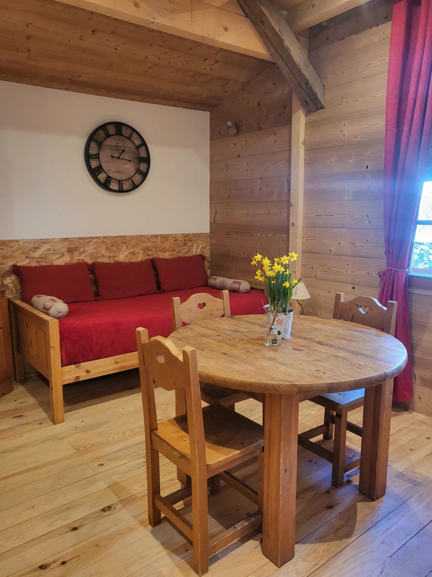 Le Nid Des Cerfs Bed & Breakfast Essert-Romand Exterior photo